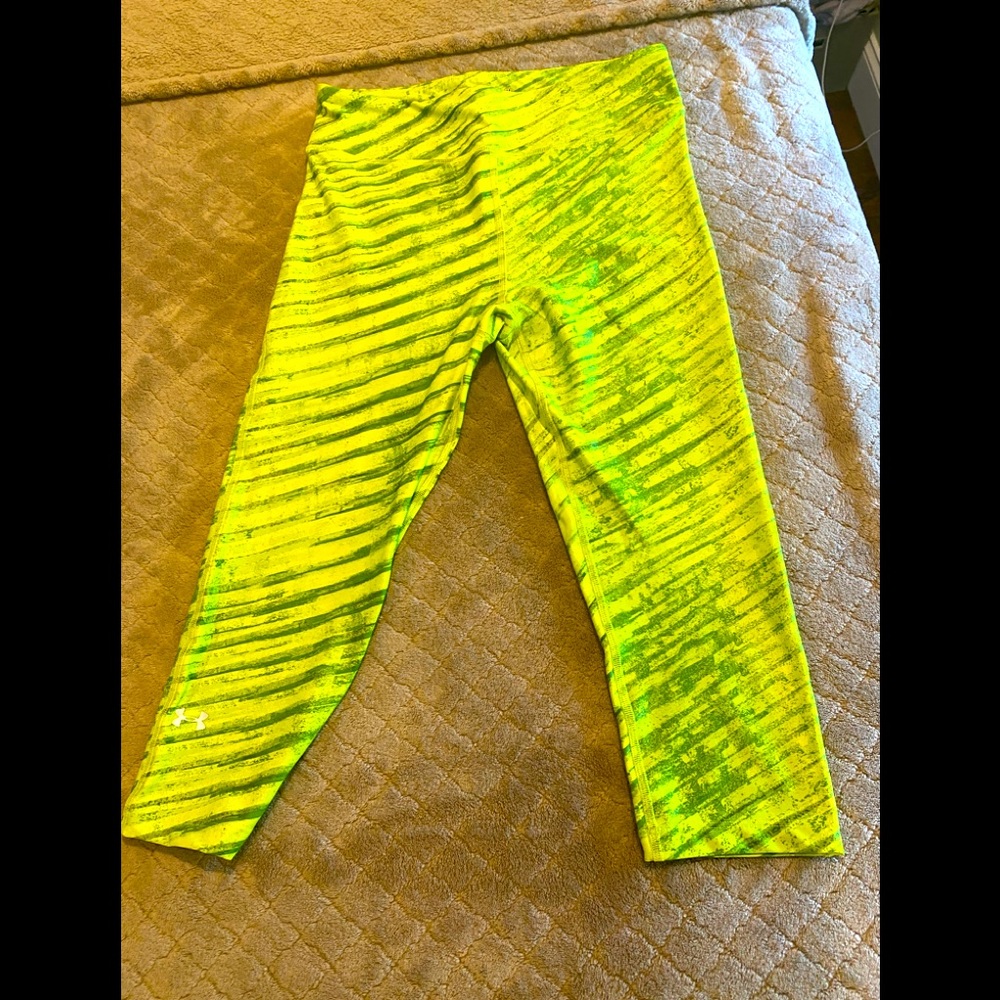 Underarmour women size medium Capri leggings